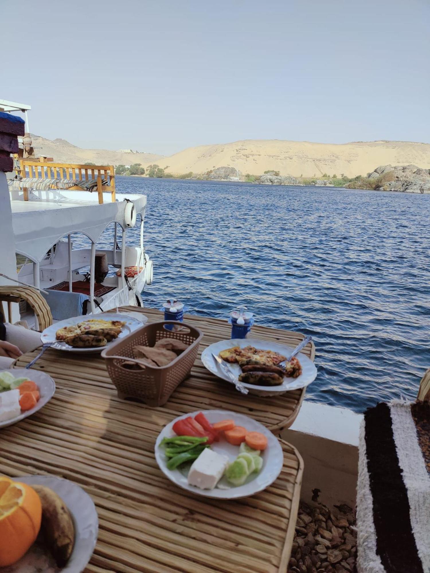 Nile Bride Hotel Асуан Екстериор снимка